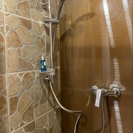 Cozy House With Sauna And A Fireplace וילנה